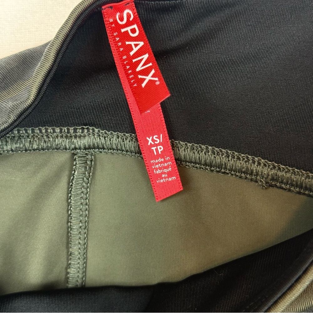 Spanx x Revolve Faux Leather Camo Leggings Matte Dark Olive Black Power Waist XS - Picture 6 of 8